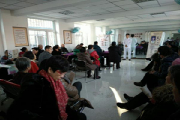 讲座现场.jpg 讲座现场.jpg