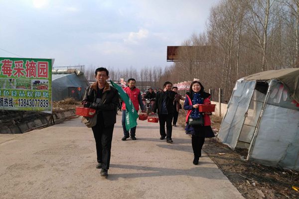 2017.4.18采摘园.jpg