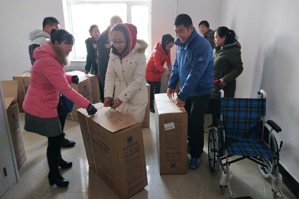 1513565834732301.jpg 免费发放轮椅等辅具.jpg