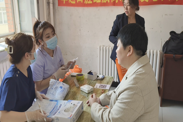 2025年5月19日</em>，<em class='wa-mark'>红旗街道富锦社区开展“关爱口腔健康 共建幸福家园”公益义诊活动.jpg
