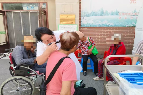 1756782519751770.jpg 用2025年9月1日,红旗街道延安社区开展“关爱听力健康 聆听美好未来”义诊活动(1).jpg